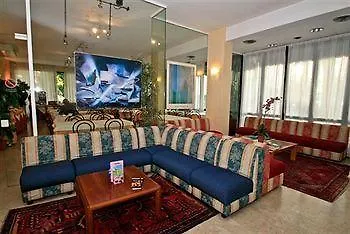 מלון Atrium 3*