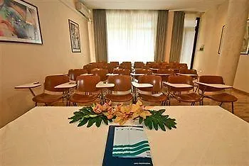 מלון Atrium