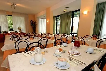מלון Atrium