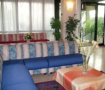 מלון Atrium