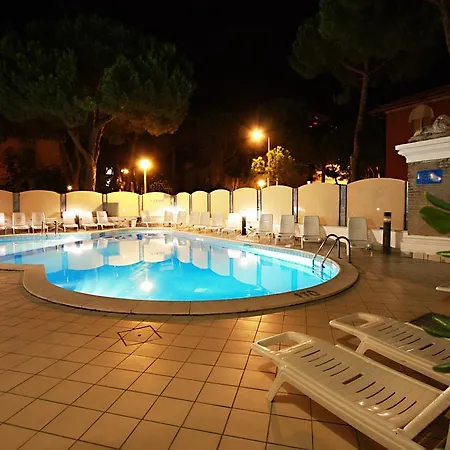 Atrium Hotel 3*